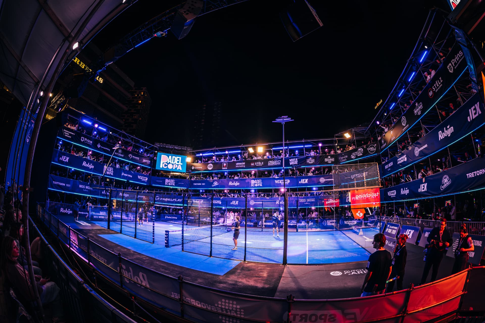 Centre court bij nacht